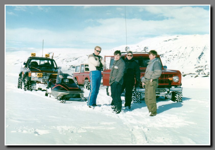 The group takes a brake and enjoys the weather. From Left Sigurbjrn, Halli, Ingolfur and ----